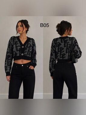Bebe vintage Charcoal & Black Knit Cropped Sweater,Size Small